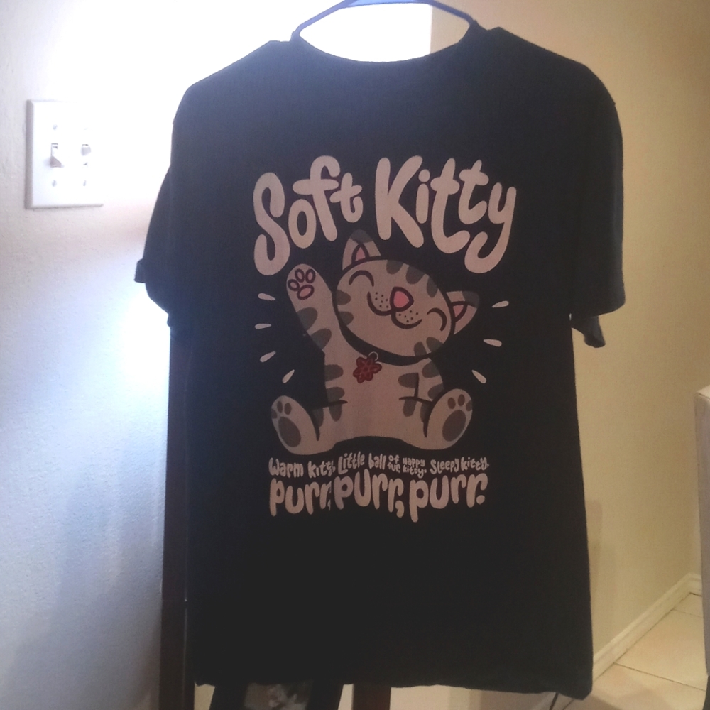 Big Bang Theory "Soft Kitty" T-shirt